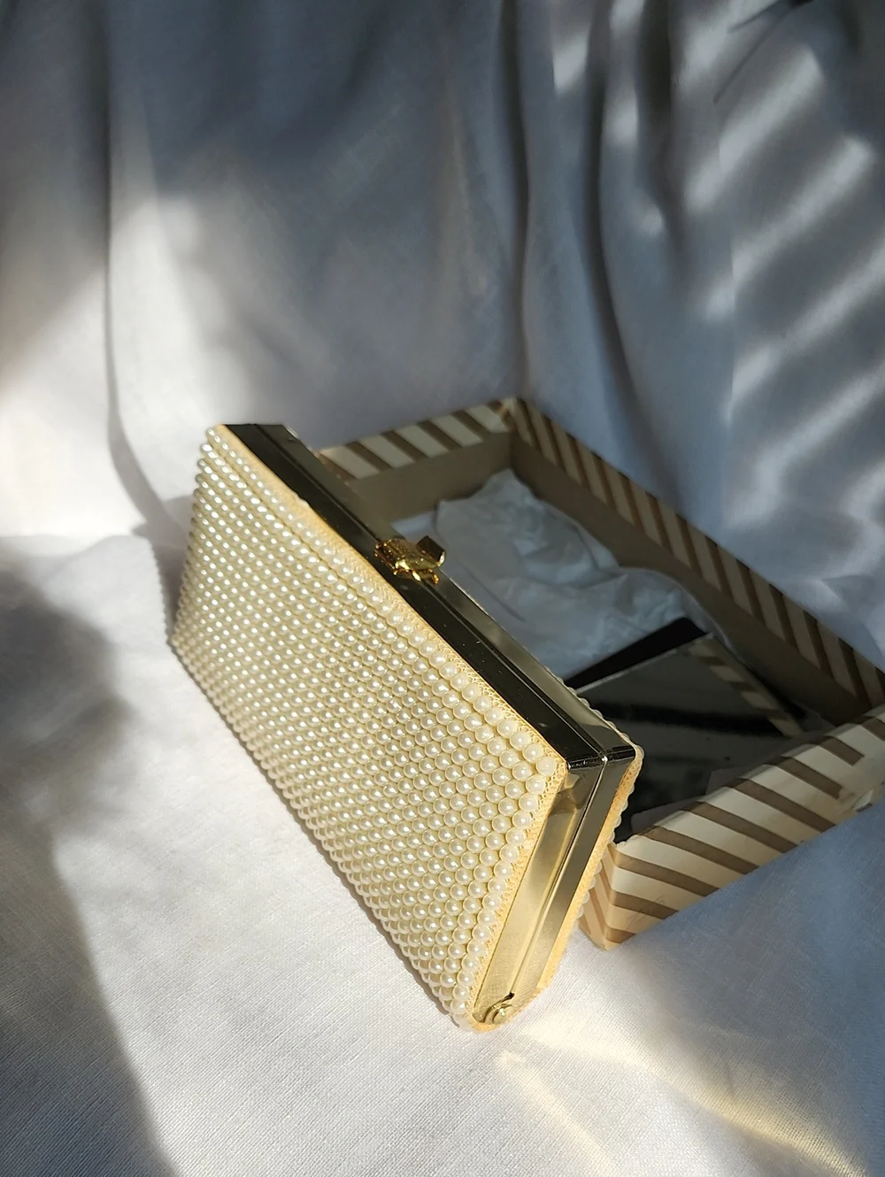 JR USA Ex Cond Vintage 50's Faux Pearl Gold Tone Snap Closure Box Clutch, $25